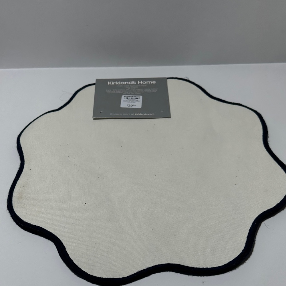 Kirkland’s Home Floral Placemats Set of 4 Cream Navy Scalloped Table Decor NWT - Picture 4 of 8